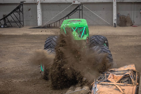 King sling Monster truck turning