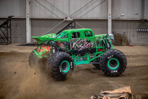 King sling Monster truck  turning
